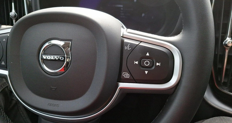 Volvo XC 60 cena 167500 przebieg: 27411, rok produkcji 2022 z Swarzędz małe 379